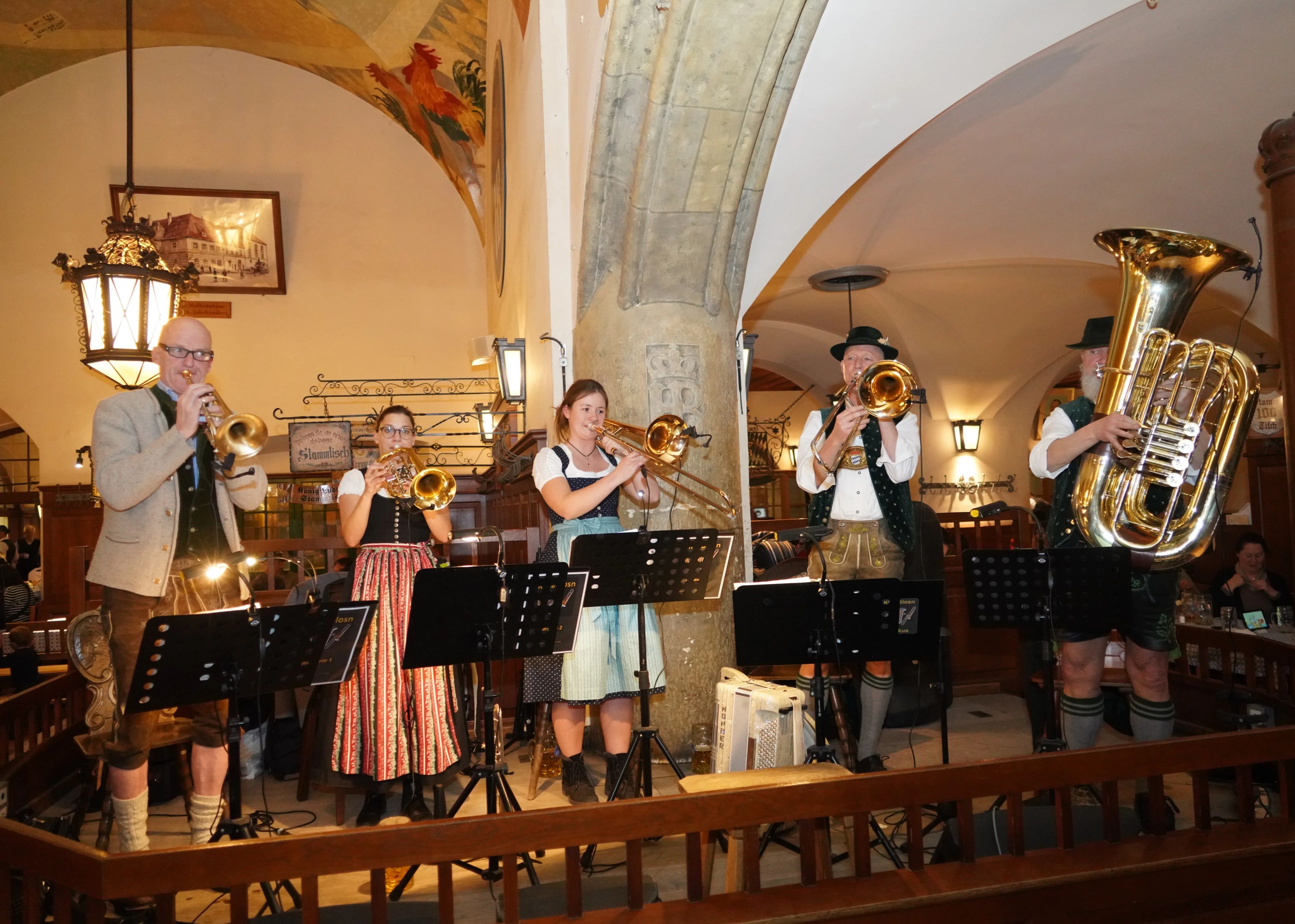 KirtaBlosn beim Auftritt im Hofbräuhaus München